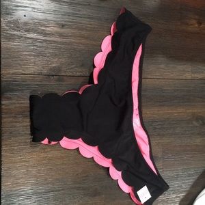 NWT VS Pink Scalloped Cheeky Hipster Bikini
